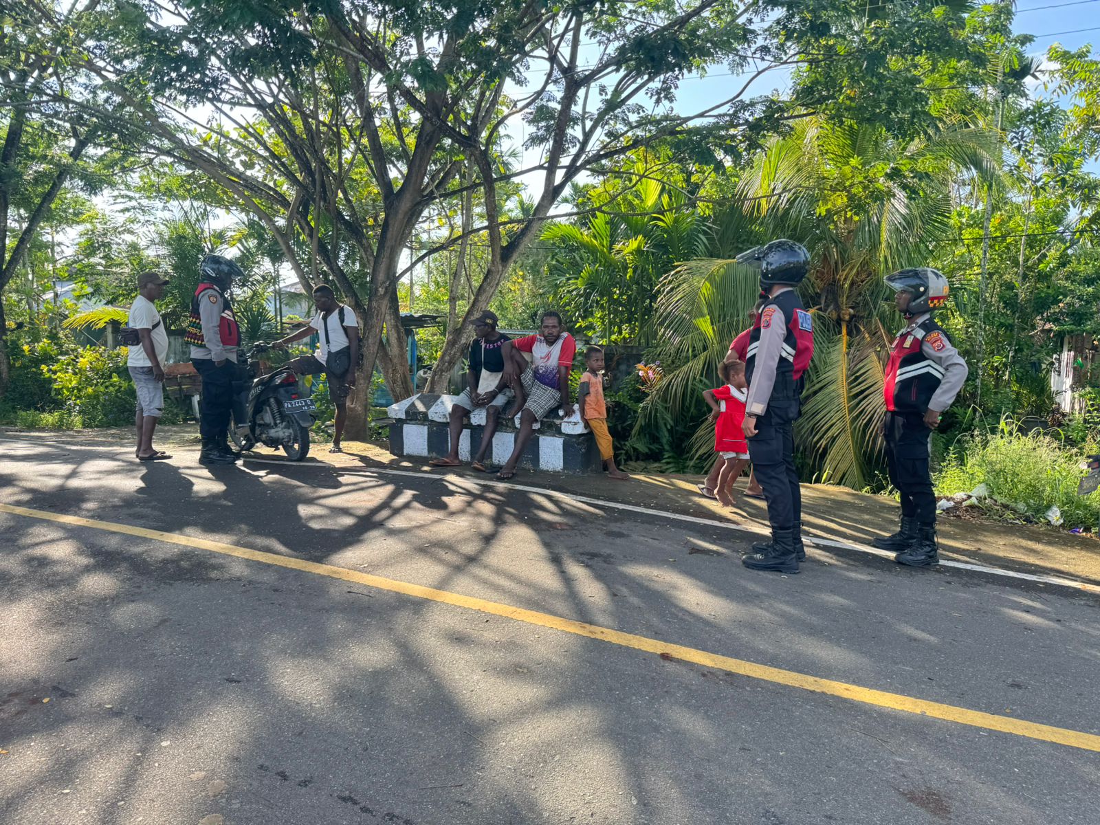 Mendekati Pilkada, Samapta Polres Sarmi Rutin Melaksanakan Patroli Dialogis Di Berbagai Tempat